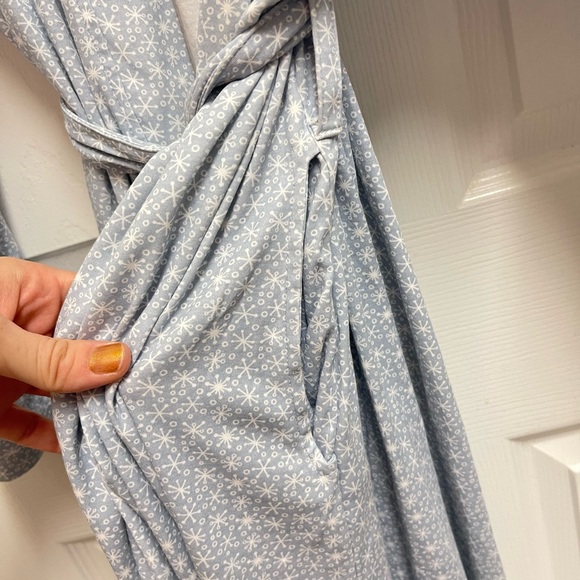 Lila & Hayes Blue and White Robe - Picture 5 of 12